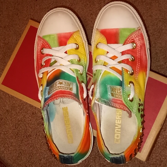 Converse - Picture 2 of 4